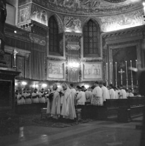 Interieur van de basiliek St. Maria Maggiore gezien in de richting van de apsis , Bestanddeelnr 254-5507