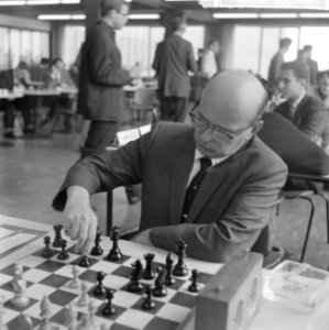 Interfide schaaktoernooi in GAK gebouw, Samuel Reshevsky (VS), Bestanddeelnr 916-4584