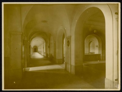 Interieurfoto van een kantoorgebouw gang bij trappenhuis., Bestanddeelnr 158-1264