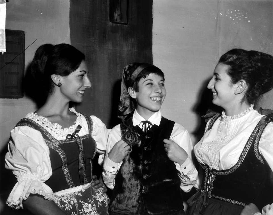 Inter Hoofdstedelijke Toneelwedstrijd 1965 toneelspeelsters van het Instituto M, Bestanddeelnr 918-5547