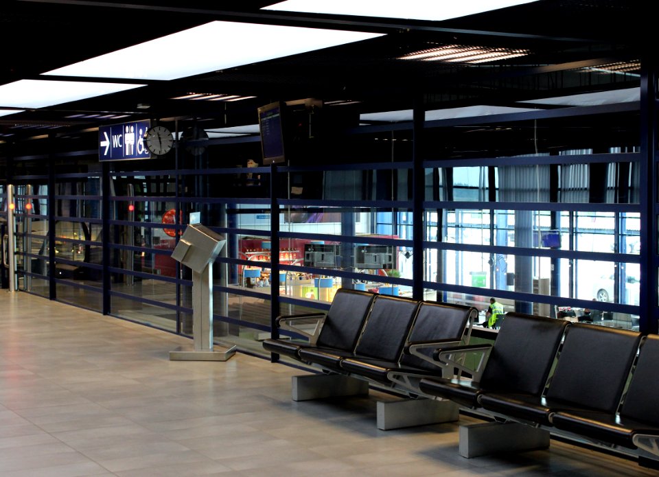 Interior of Oulu Airport Terminal 20130702 02