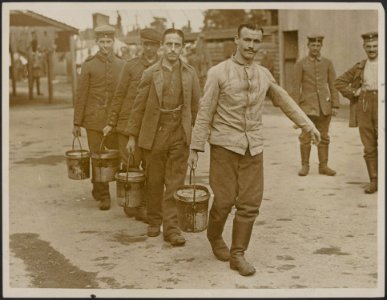 Interesting scenes taken on the arrival of German Prisoners at Southampton befor, Bestanddeelnr 158-1959