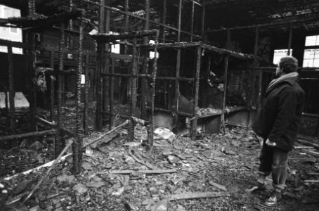 Interieur van het afgebrande gebouw, Bestanddeelnr 930-1952