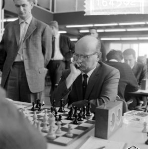 Interfide schaaktoernooi in GAK gebouw, Samuel Reshevsky (VS), Bestanddeelnr 916-4582