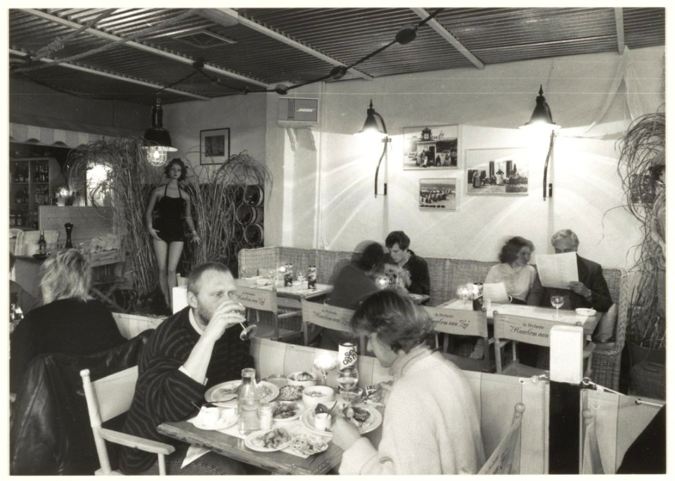 Interieur visrestaurantpecherie 'Haarlem aan Zee' Oude Groenmarkt. NL-HlmNHA 54015306