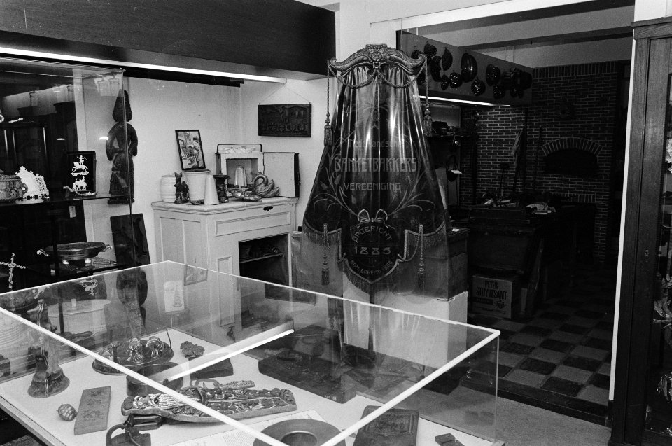 Interieur van een zaal, Bestanddeelnr 932-3950