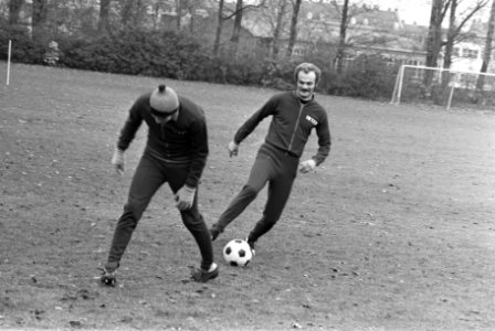 Inter Milan traint in Olympisch Stadion sterspeler Mazzola in actie, Bestanddeelnr 927-5645