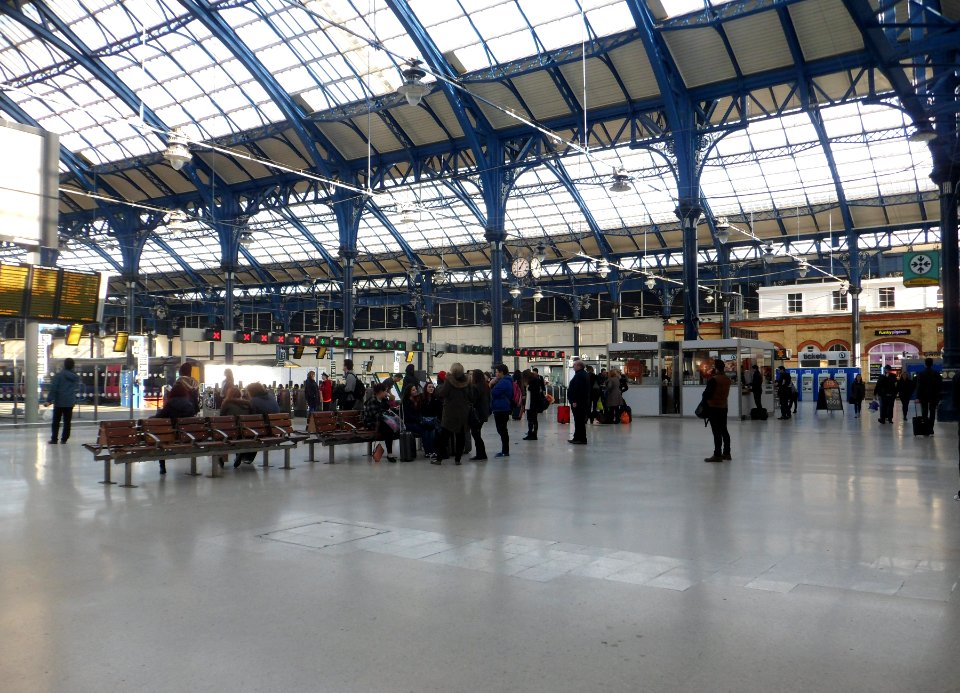 Interior of Brighton Station (January 2014) (2)