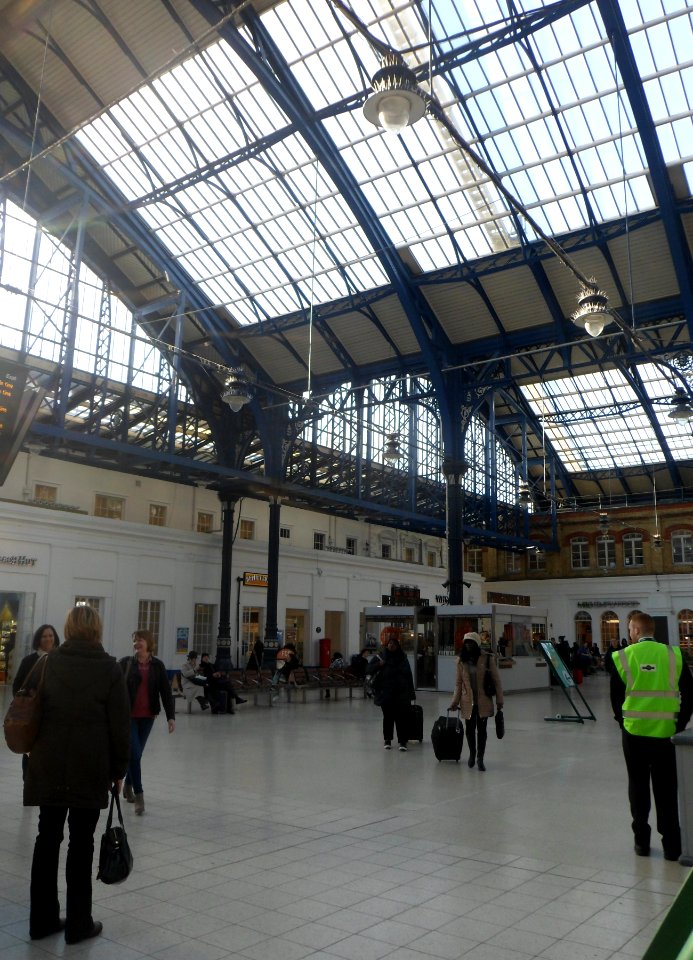Interior of Brighton Station (January 2014) (1)
