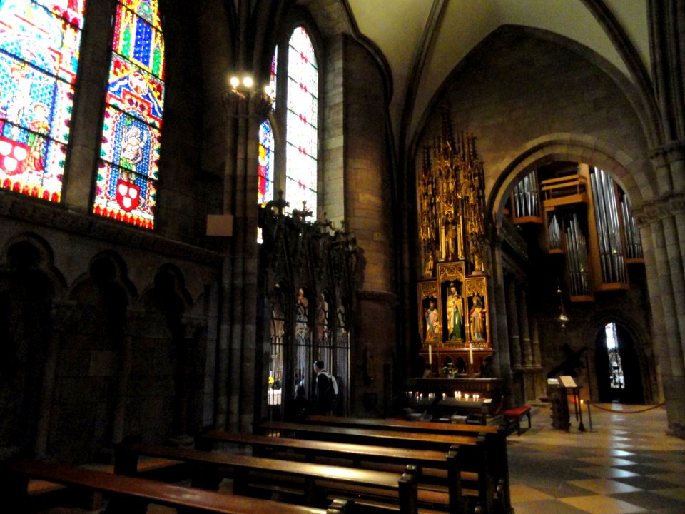 Interior of Freiburg Minster - DSC06689