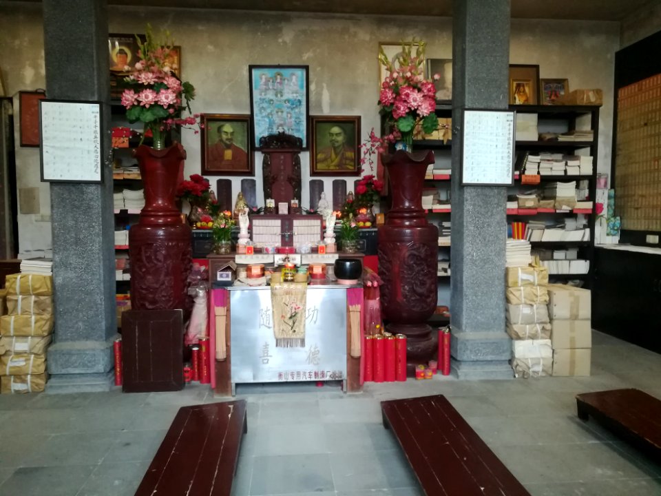Interior of Guru Hall, Fuyan Temple (Hunan)