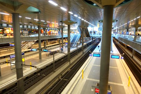 Interior of Berlin Hauptbahnhof - DSC09579