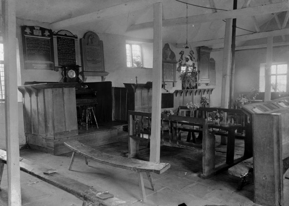 Interior of Maesyronnen chapel, Glasbury (1295011)