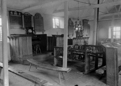 Interior of Maesyronnen chapel, Glasbury (1295011)