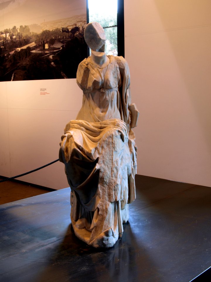 Interior of the Colosseum, Statue of a seated muse pic2