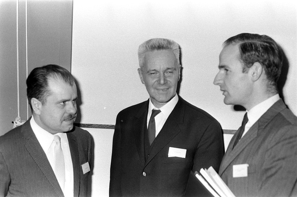 Interacademiaal Oost West congres Views on Europa in Amsterdam nr. 23 G. van, Bestanddeelnr 922-0175