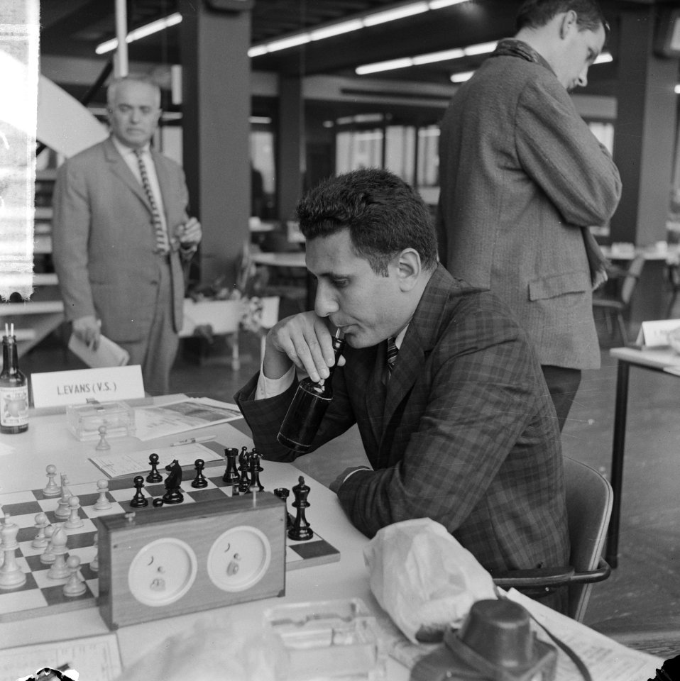 Interfide schaaktoernooi in GAK gebouw, eerste ronde Larry Evans (VS), Bestanddeelnr 916-4580