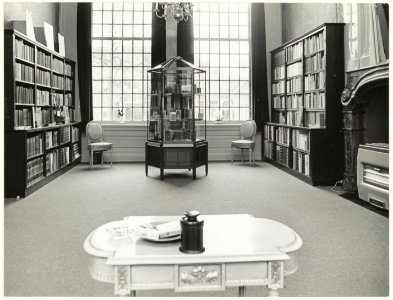 Interieur regentenkamer Hofje van Staats aan de Jansweg 69. NL-HlmNHA 54021492