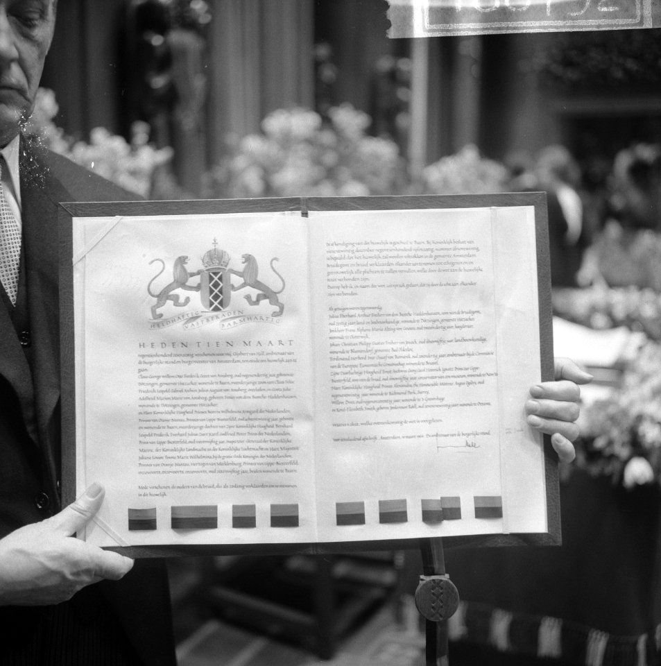 Huwelijk prinses Beatrix en Claus von Amsberg , oorkonde, Bestanddeelnr 918-8792