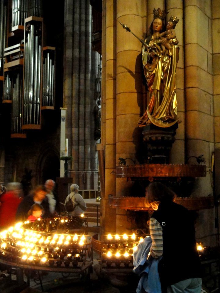 Interior of Freiburg Minster - DSC06576