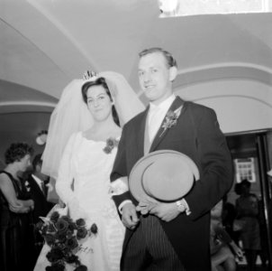 Huwelijk Theo van Doorneveld (voetballer NEC) met mejuffrouw S W van Beynum te, Bestanddeelnr 916-4964