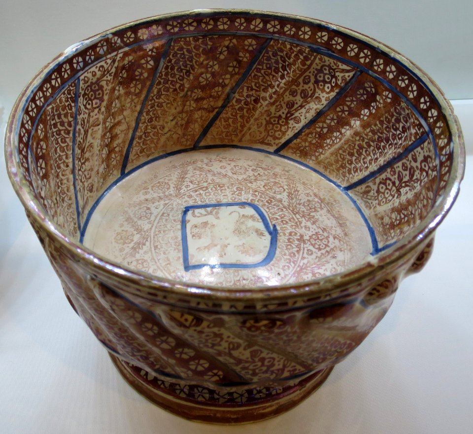 Interior of footed basin from Valencia, Doris Duke Foundation for Islamic Art 48.106