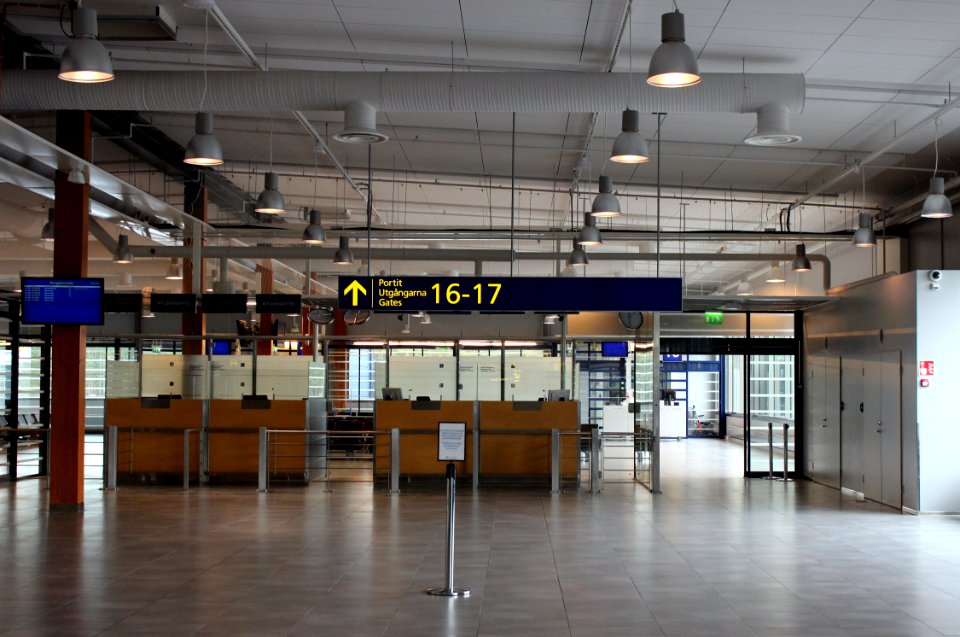 Interior of Oulu Airport Terminal 20130702 04