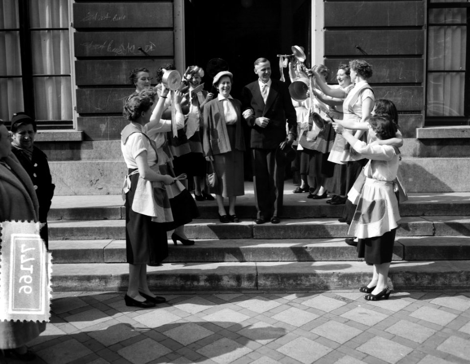Huwelijk dirigente Huisvrouwenorkest Utrecht, Bestanddeelnr 907-7166