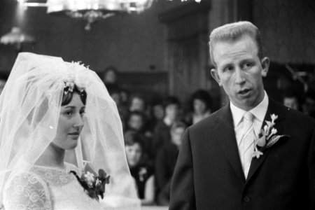 Huwelijk van H. Groot , speler van Ajax, met Elly Kaayk in Koog aan de Zaan , he, Bestanddeelnr 911-8319