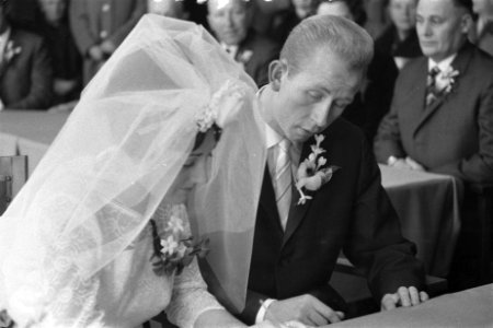 Huwelijk van H. Groot , speler van Ajax, met Elly Kaayk in Koog aan de Zaan , he, Bestanddeelnr 911-8314