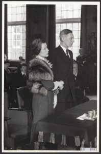 Huwelijk tussen actrice Mary Dresselhuys en vlieger-auteur Adriaan Viruly in het, Bestanddeelnr 141-0861