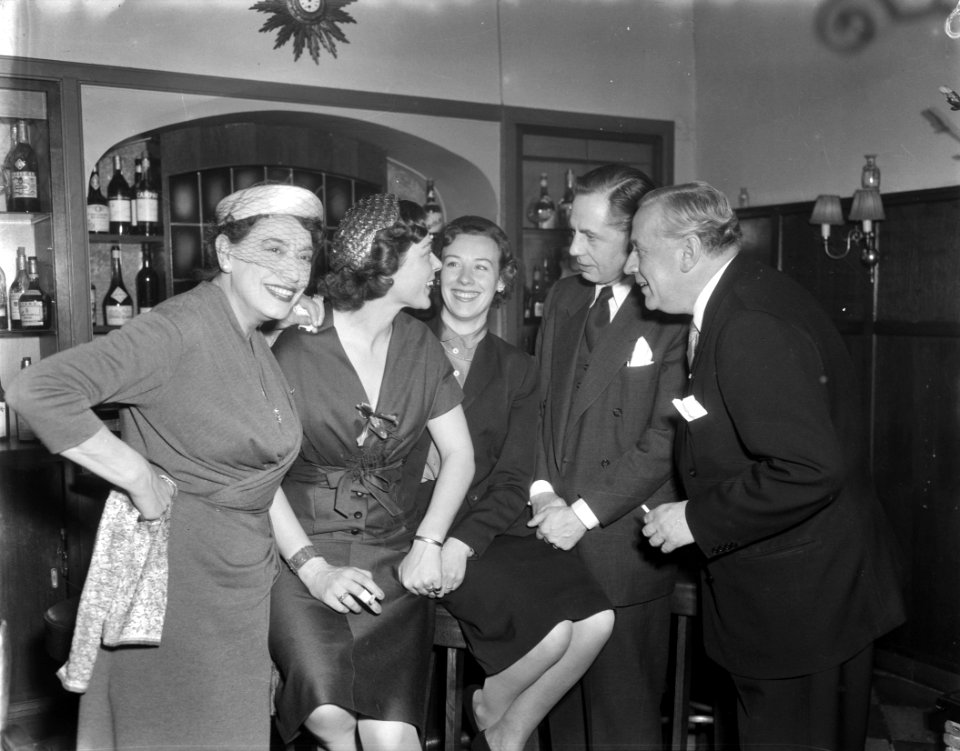Huwelijk Cees Laseur met Joan de Bruine Groeneveldt, Den Haag, Bestanddeelnr 906-2893