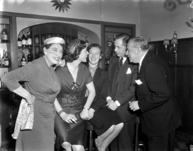 Huwelijk Cees Laseur met Joan de Bruine Groeneveldt, Den Haag, Bestanddeelnr 906-2893