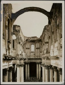 Interior of the Arras Cathedral wrecked by Boche shell fire, Bestanddeelnr 158-2794