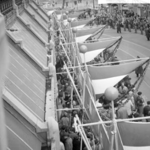 Huwelijk prinses Beatrix en Claus von Amsberg , de Raadhuisstraat, Bestanddeelnr 918-9021