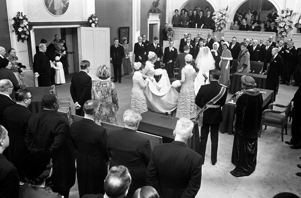 Huwelijk prinses Margriet en mr. Pieter van Vollenhoven vertrek bruidspaar, Bestanddeelnr 919-9643