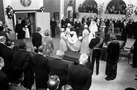Huwelijk prinses Margriet en mr. Pieter van Vollenhoven vertrek bruidspaar, Bestanddeelnr 919-9643
