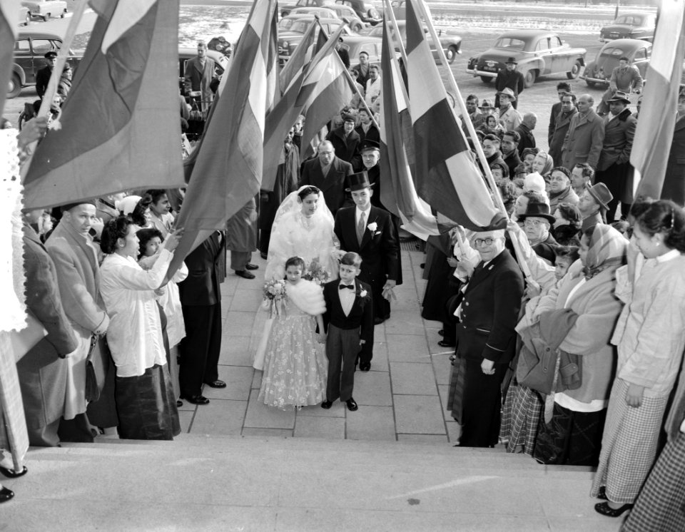 Huwelijk dochter President der Zuid Molukken Den Haag mejufrrouw A. F. C. Soumok, Bestanddeelnr 906-9860