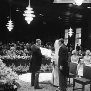 Huwelijk prinses Beatrix en Claus von Amsberg , Burgemeester Van Hall en bruidsp, Bestanddeelnr 918-8794