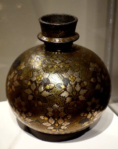 Huqqa (waterpipe) base, Deccan India, 17th century, metal alloy inlaid with silver and brass - Cincinnati Art Museum - DSC03223