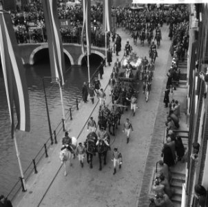 Huwelijk prinses Beatrix en Claus von Amsberg , overzicht stoet, Bestanddeelnr 918-8910