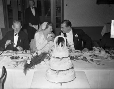 Huwelijk van de heer Hans Smulders met Mary Sevenstern. Diner, Bestanddeelnr 904-3826 photo