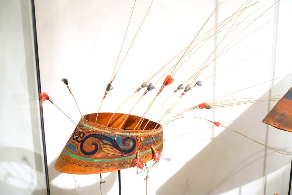 Hunting visor, Aleutian, 1855, painted wood with seal whiskers - Ethnological Museum, Berlin - DSC01062