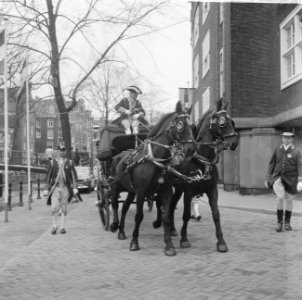Huwelijk prinses Beatrix en Claus von Amsberg , de stoet op weg, Bestanddeelnr 918-8965