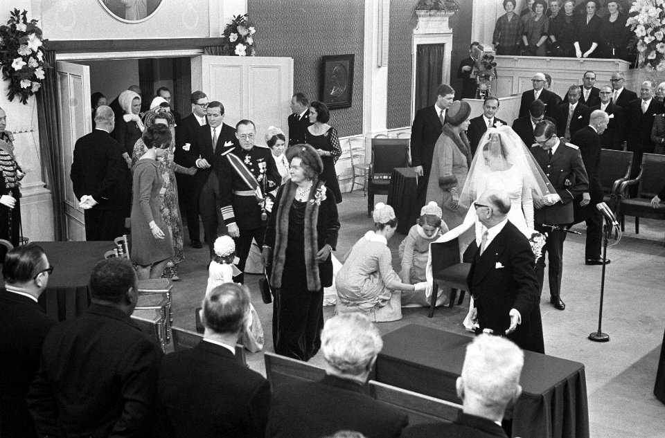 Huwelijk prinses Margriet en mr. Pieter van Vollenhoven bruidspaar komt trouwzaa, Bestanddeelnr 919-9634