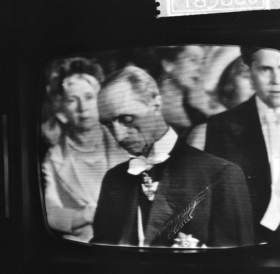 Huwelijk Prinses Irene en Prins Hugo Charles te Rome vanaf televisie, Prins Xavi, Bestanddeelnr 916-3680