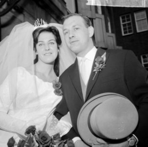 Huwelijk Theo van Doorneveld (voetballer NEC) met mejuffrouw S W van Beynum te, Bestanddeelnr 916-4962