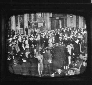 Huwelijk Prinses Irene en Prins Hugo Charles te Rome vanaf televisie, overzicht , Bestanddeelnr 916-3687