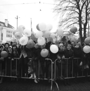 Huwelijk prinses Margriet en mr. Pieter van Vollenhoven de koets op weg, Bestanddeelnr 919-9753