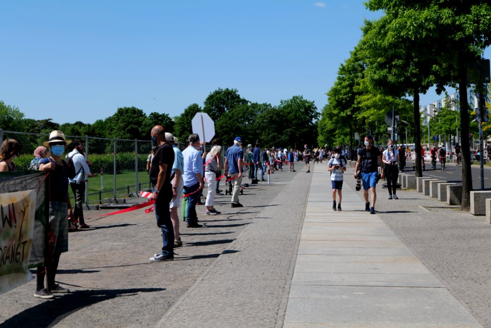 Human chain mobility protest Berlin 2020-06-02 84